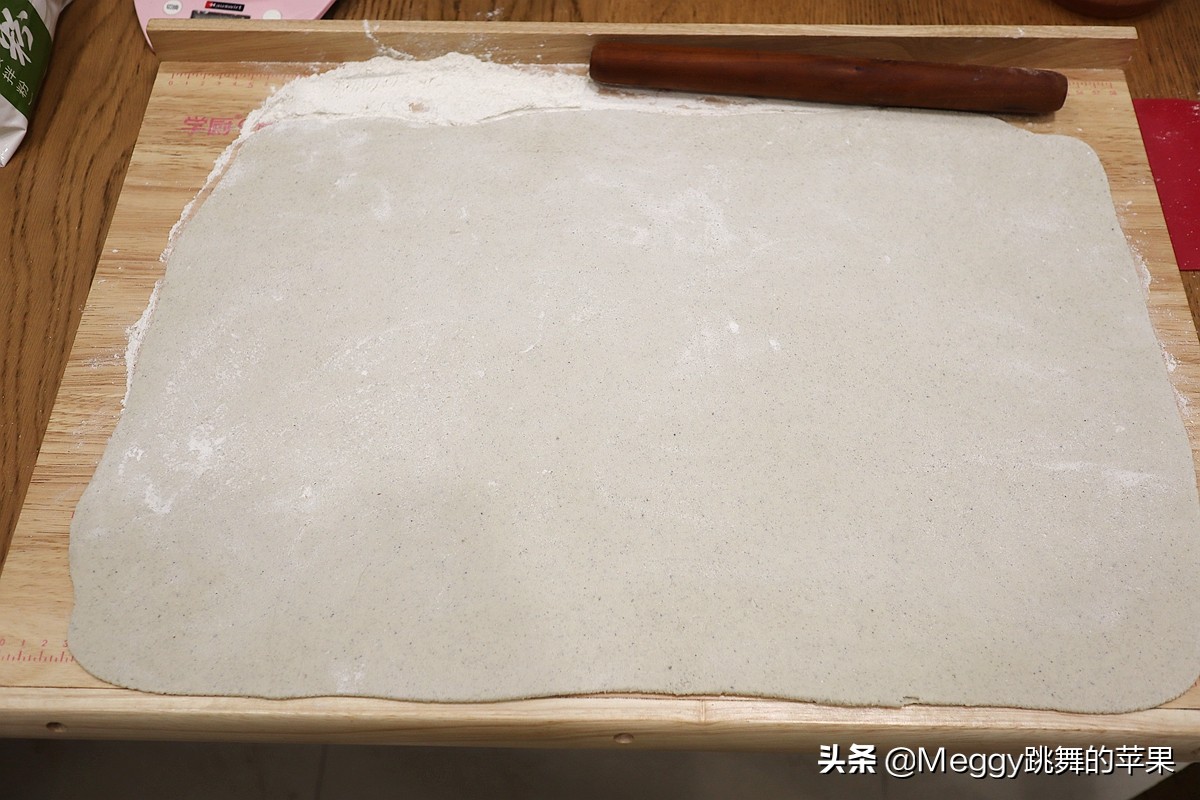 自制花生酱香浓味香，烙个千层饼层次分明又柔软，好吃易消化