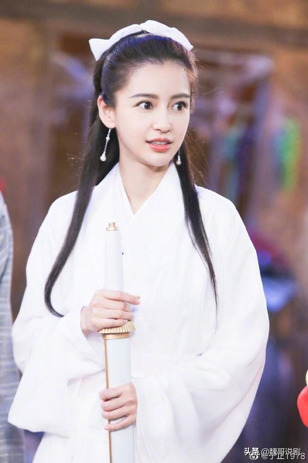 于正晒baby小龙女扮相后秒删，后发文回应：以后尽量闭嘴低调