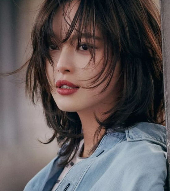 辛芷蕾一身健身运动服,很普通的套装就让她穿