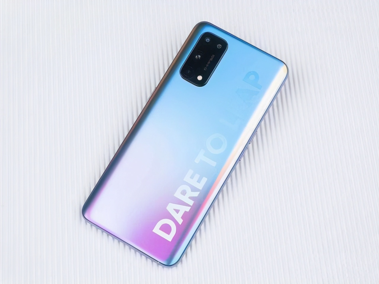 256GB+6400万四摄+65W闪充，重回1799元，柔性屏旗舰无奈加速退场