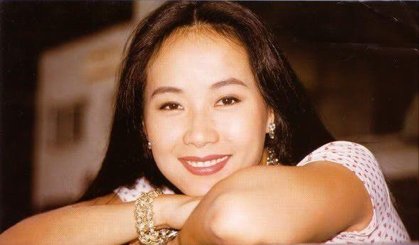 58岁“许官人”叶童，和富豪结婚33年，遭背叛4次选择终身不生