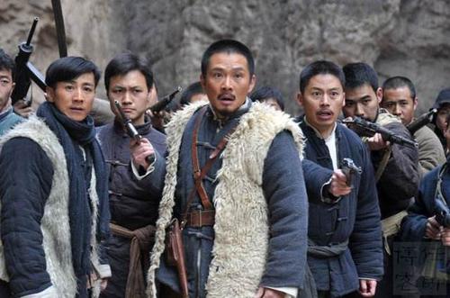 粟裕率领部队挺进江南，一支土匪挡道，粟裕和