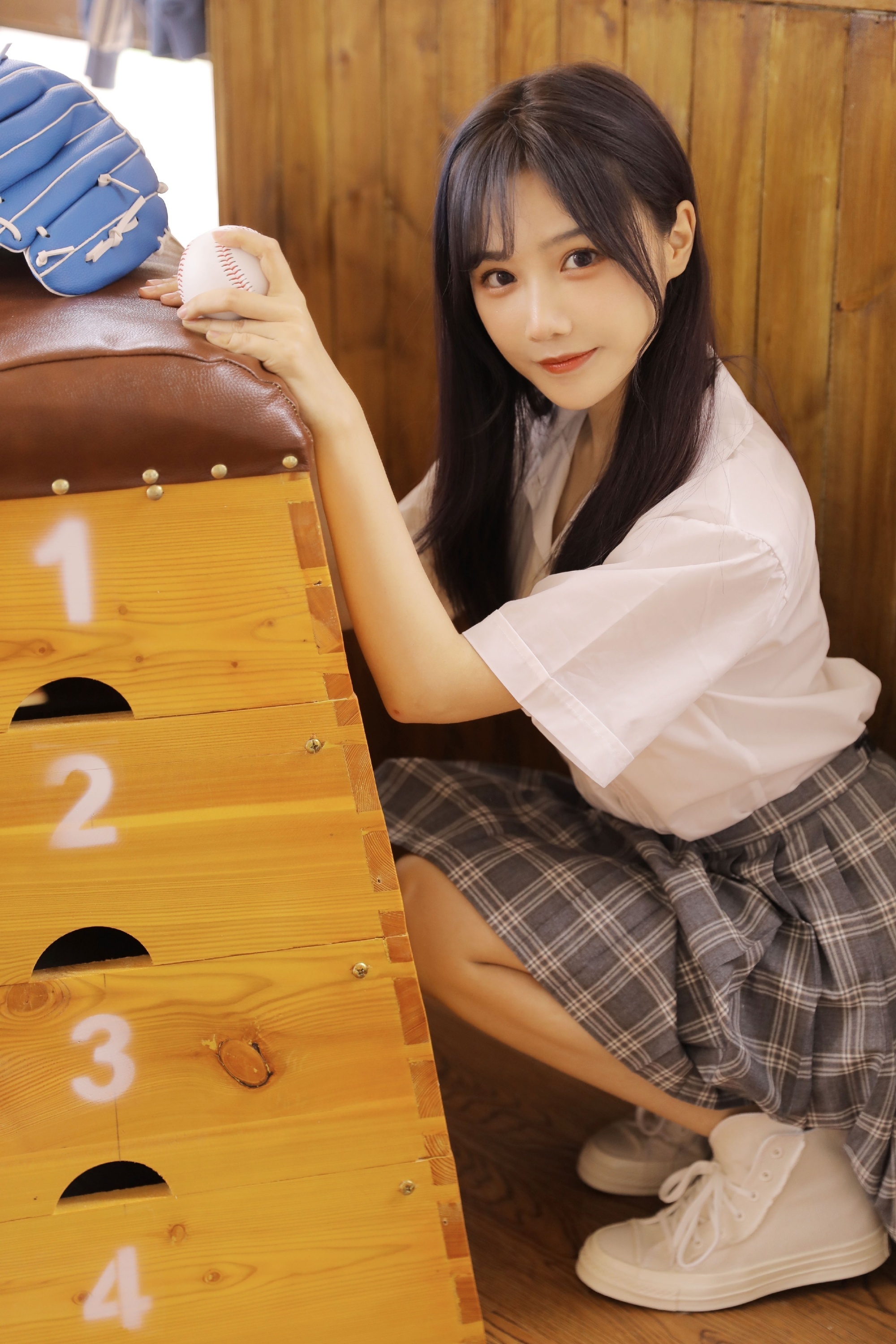 苏杉杉百褶裙制服写真像是学生时代里可爱的学妹更显俏皮魅力