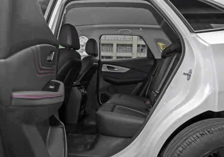 �й������й�����������𱬵���������SUV������������ʵ��