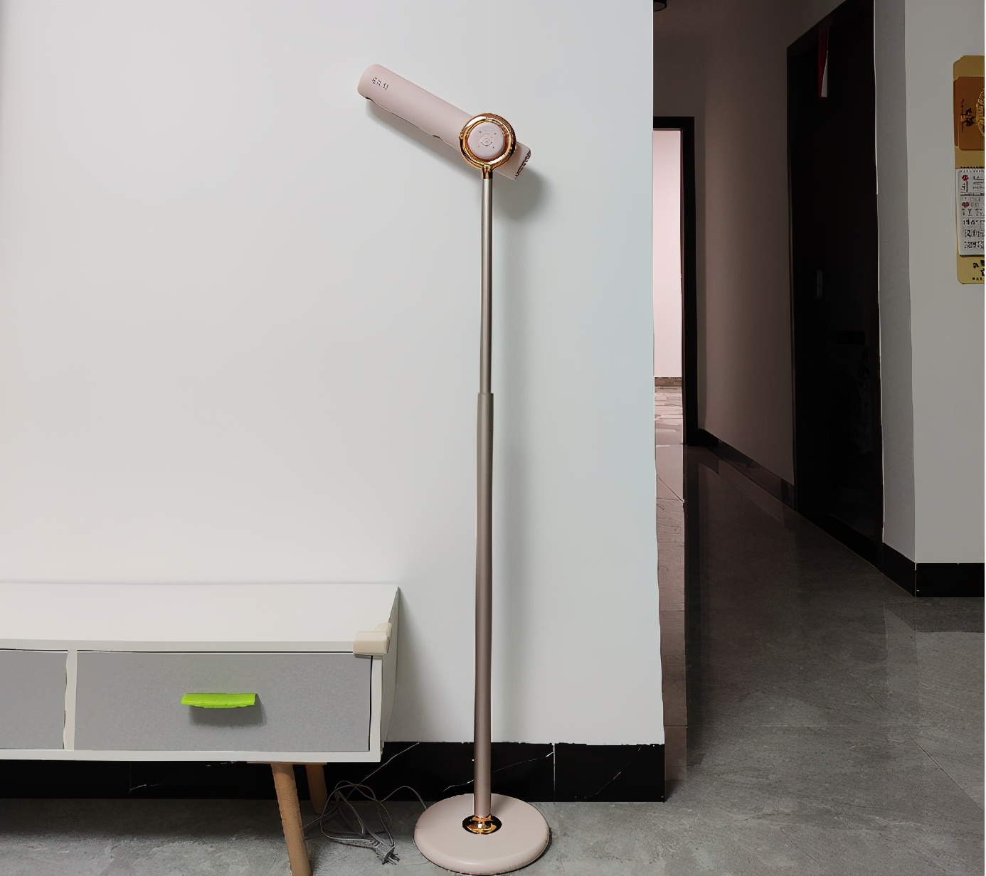 直男不知女神苦，吹发才知长发难，立式吹风机“拯救女神机”