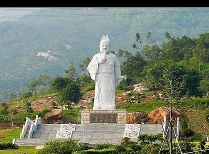 福建武夷山大山深处中隐藏的古墓 见证了历史风云流变