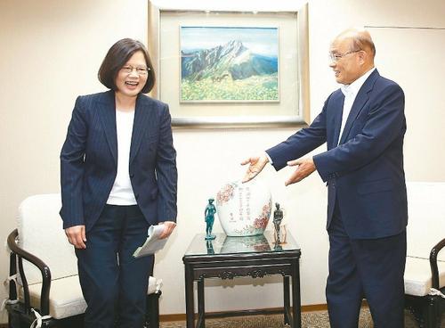 阿拉斯加会谈美国丢尽面子，又一场危机不远了