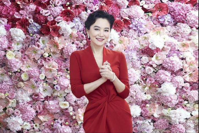 45岁蒋勤勤落泪美上热搜 果然演过琼瑶剧都是“