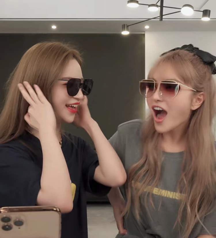 周扬青爆料：网红P照片是职业修养，否认为罗志