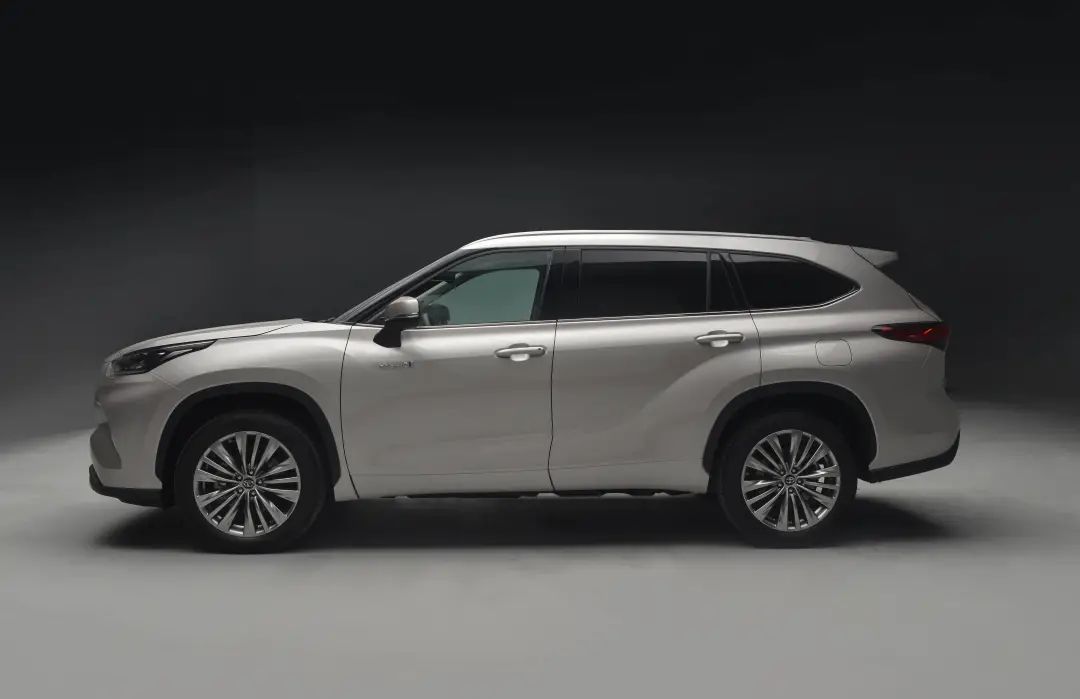 全新第四代汉兰达又将是其他七座SUV想干又干不掉的劲敌