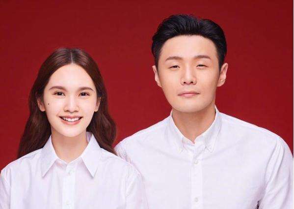 李荣浩提词器比别的明星大一倍？网友爆笑：他眼睛小又不是近视