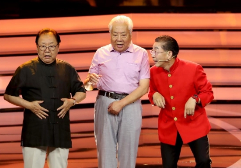 “如来佛”扮演者朱龙广，去泰国逛佛庙，却发