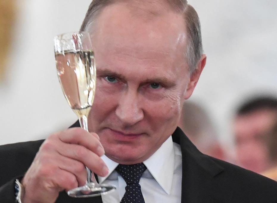 普京可再连任，有望执政到2036年，网友调侃：祝拜登身体健康