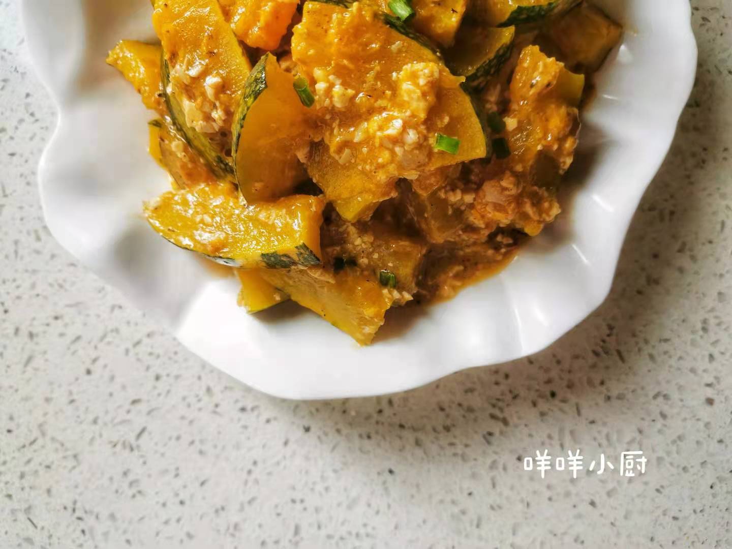 秋天吃南瓜健脾养肺，分享南瓜的新吃法，做法简单，味道咸鲜独特