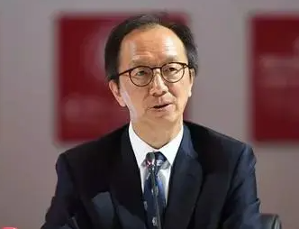 香港富豪梁锦松，弃TVB花旦择奥运冠军，斥百亿