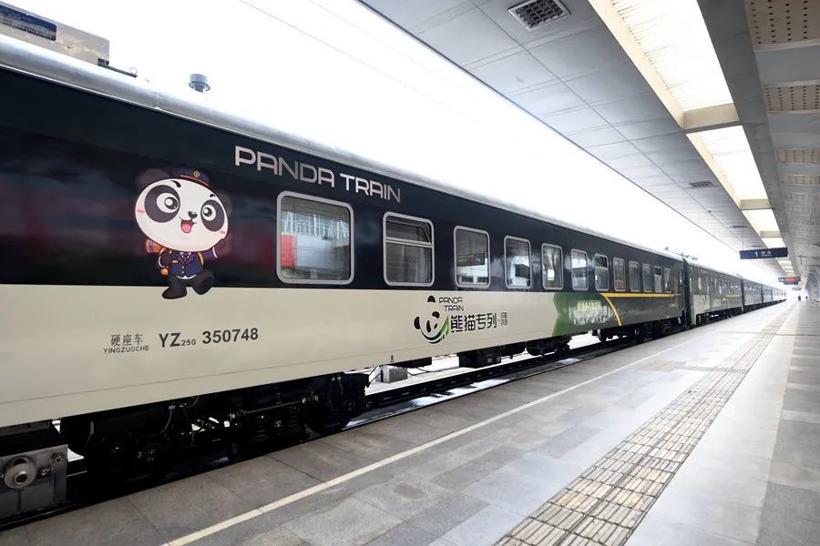 像 熊貓專列 這樣頂級的旅遊列車 我們還有好幾個 愛躺的小懶 Mdeditor