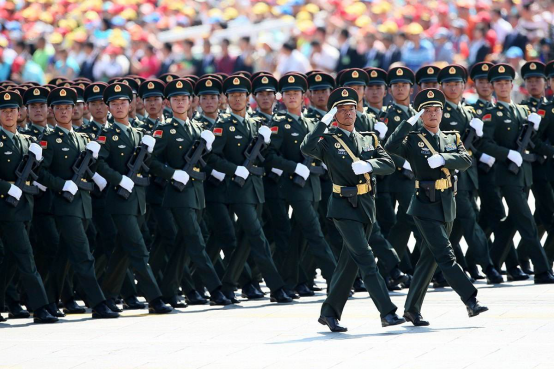 我国阅兵唯一一次失误，却意外赢得全世界的尊重，到底发生了啥？