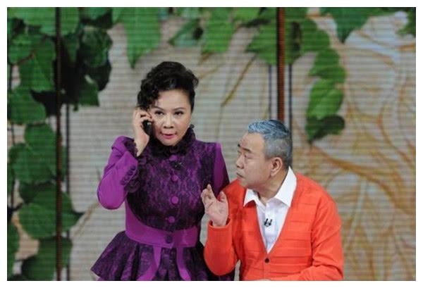 年近60的蔡明真是深藏不露，34岁的儿子，原来是