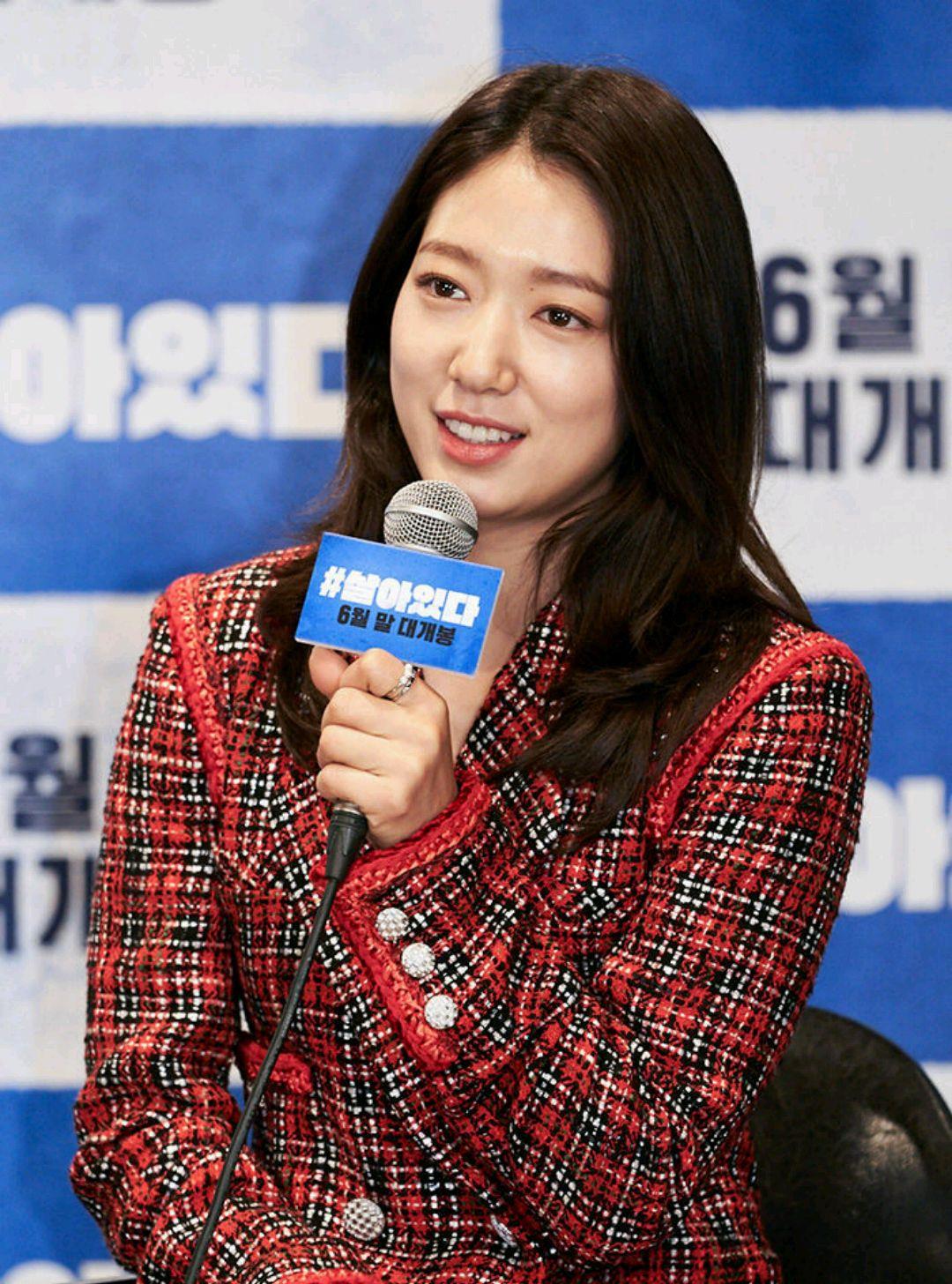 朴信惠、刘亚仁合体宣传新电影《Alive》，甜蜜指数爆表