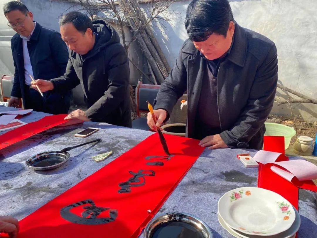 书画送下乡，文化暖人心—兰陵县书画院送文化下乡活动走进新兴镇