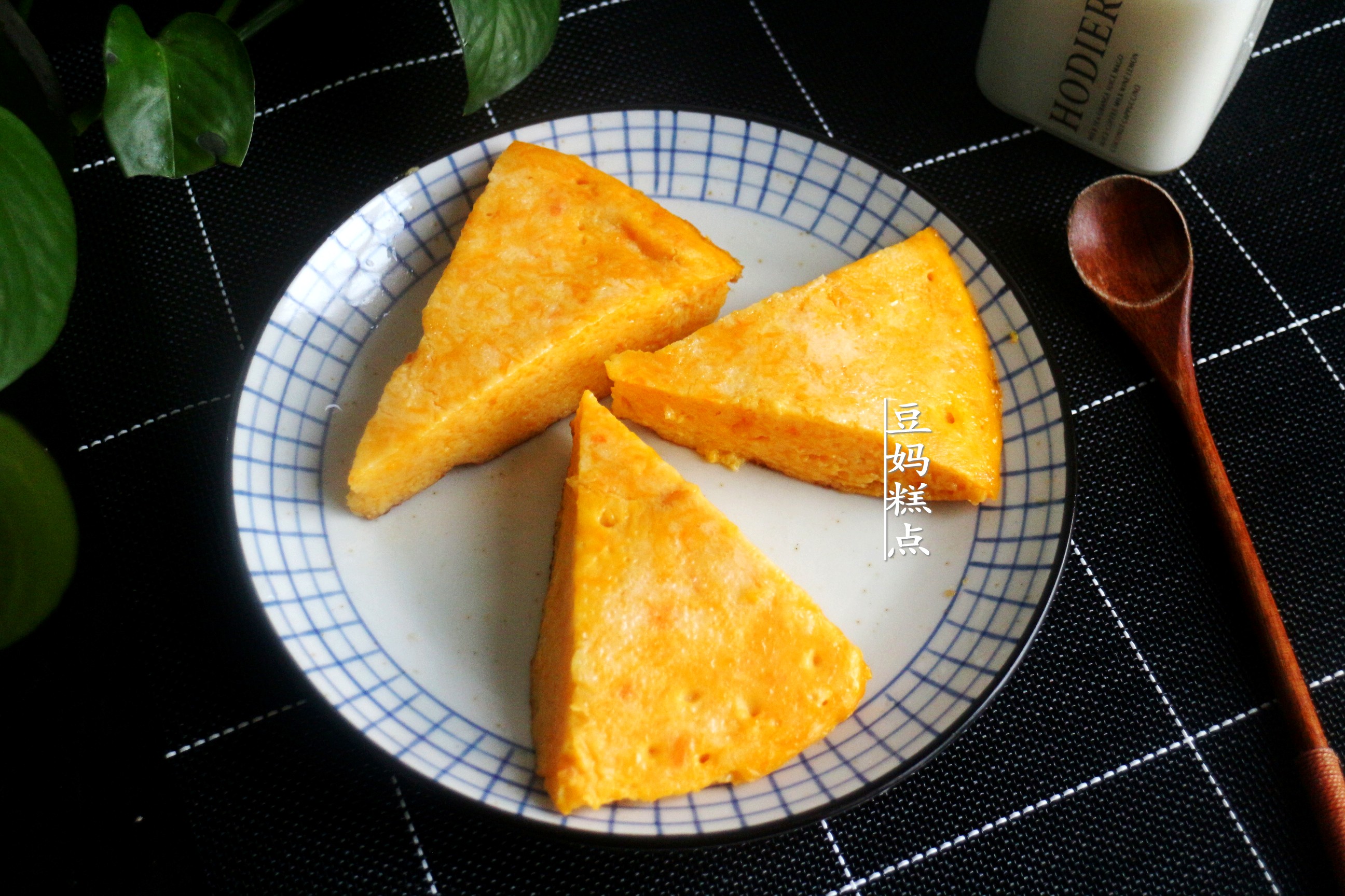 睡前5分鐘拌好麵糊即可，這款南瓜蛋糕，不用烤箱，口感柔嫩細膩