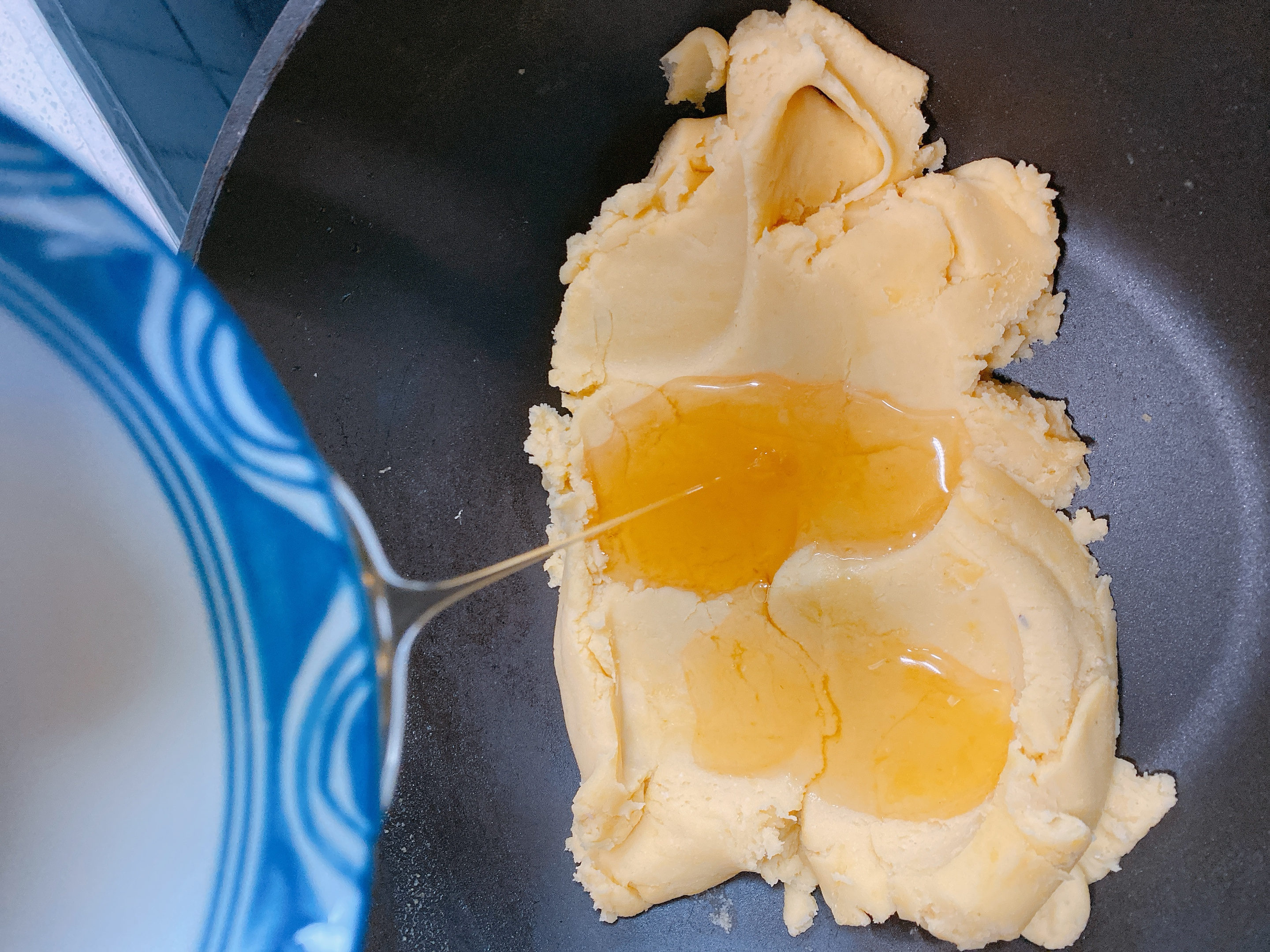 天熱了試試做綠豆糕，具體比例和方法在這裡，清熱解暑，入口即化