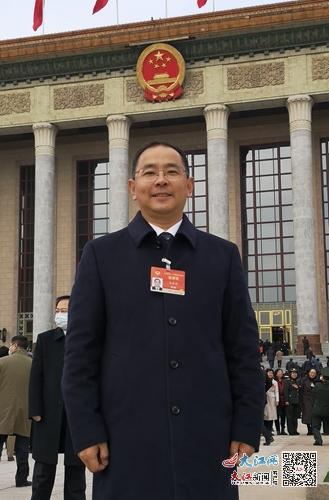 全国两会代表委员热议“碳达峰、碳中和”：护佑江西绿水青山 造福子孙后代