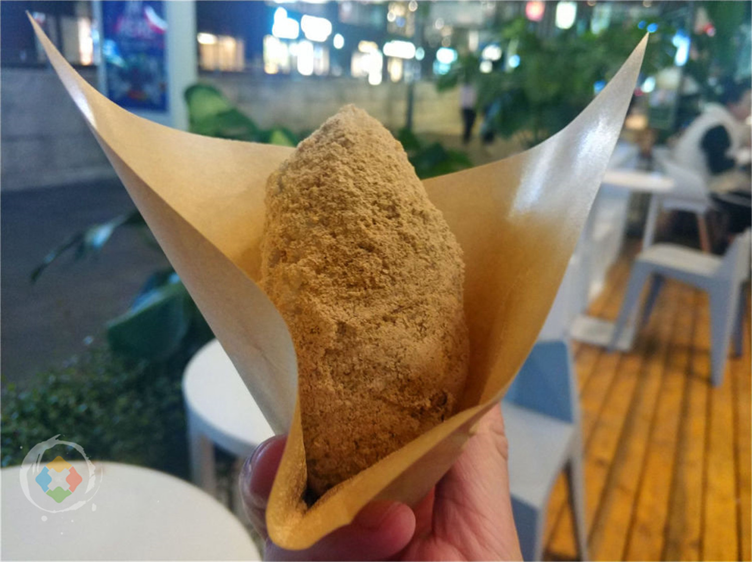 重庆地摊卖什么能火？美食小吃是标配，但生活用品最赚钱