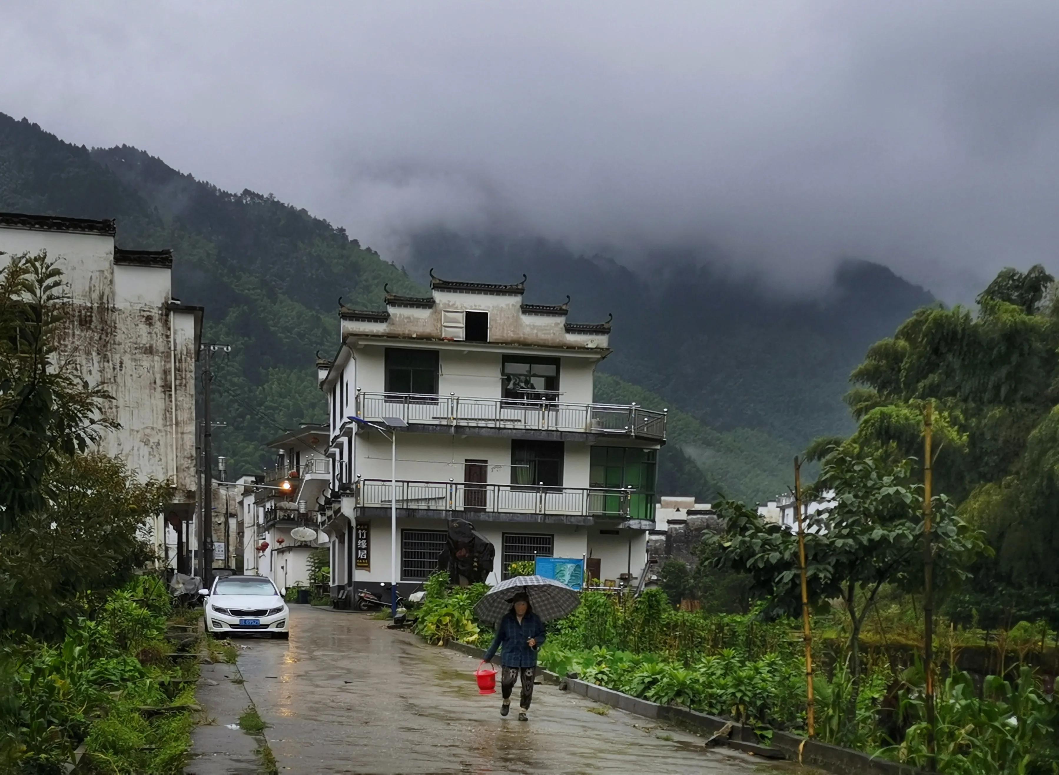 夏天去婺源：920米鄣山村避暑，13公里密林穿越，雨天看卧龙美景