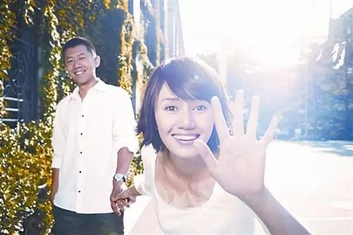 夏雨为何抛弃高圆圆？与袁泉的爱情长跑，途中离席又回归