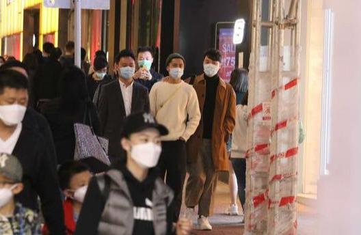 他是香港第一位同性婚姻的男艺人，结婚3年 家产