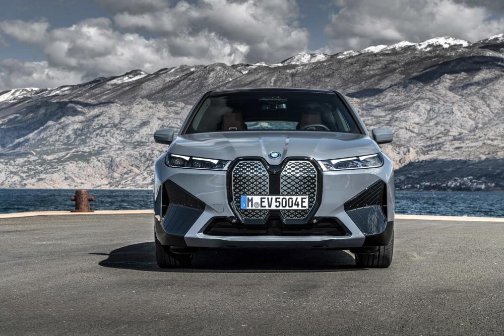 宝马旗舰版纯电SUV正式上市 BMW iX强势来袭