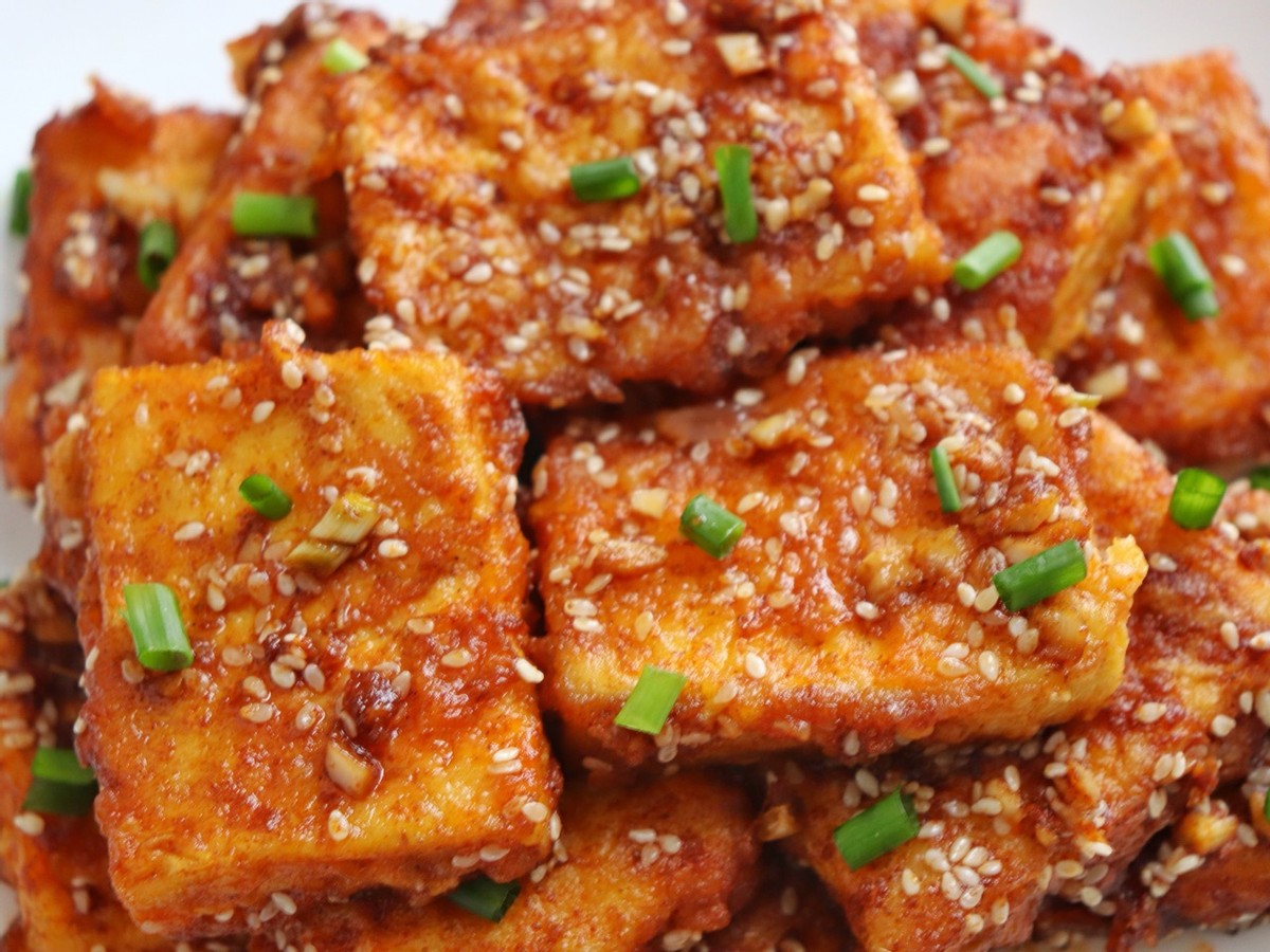 豆腐这样做，孩子很爱吃，鲜香入味，外酥里软，咬一口真过瘾