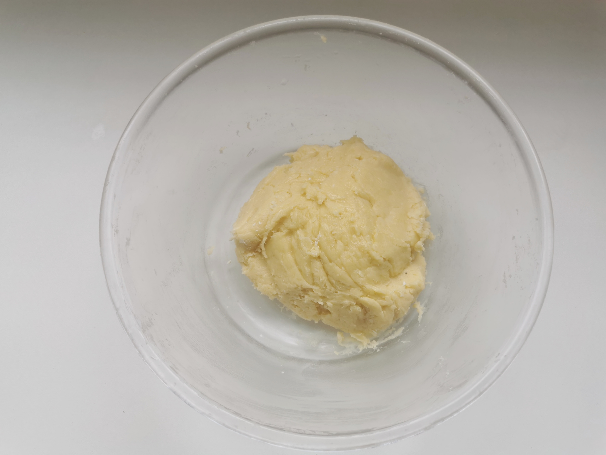 80后妈妈坚持自制零食，今天做的肉松小奶酥，老公儿子抢着吃