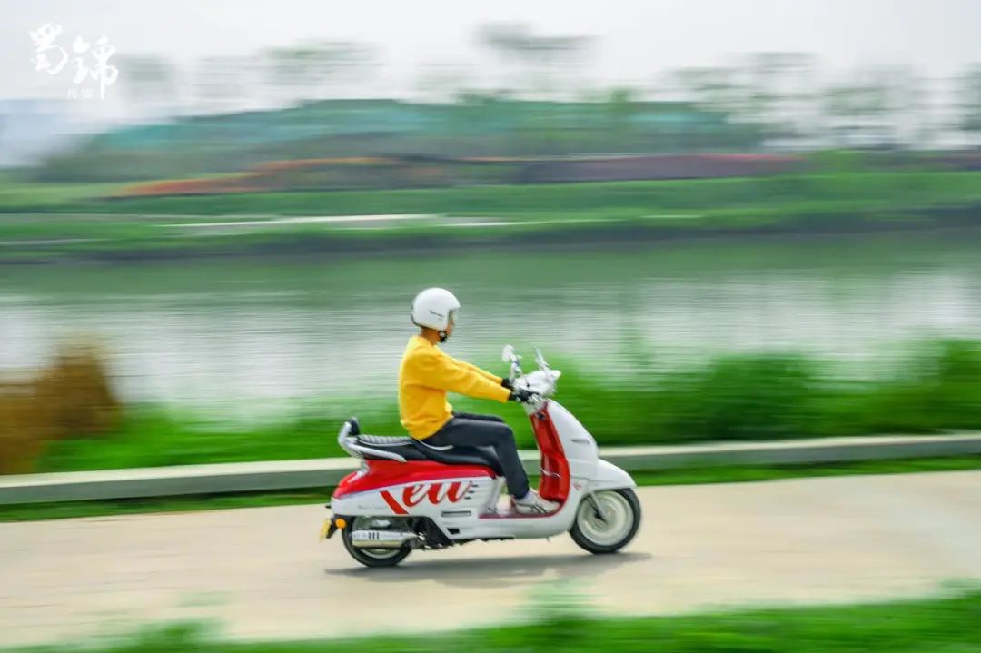 标致也造摩托车，这颜值女友肯定超爱