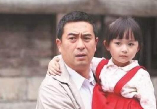 张嘉译6个“女儿”，3个是学霸2个前途无量，唯