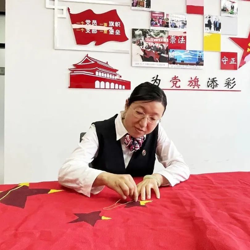 国庆特辑 | 再绣红旗
