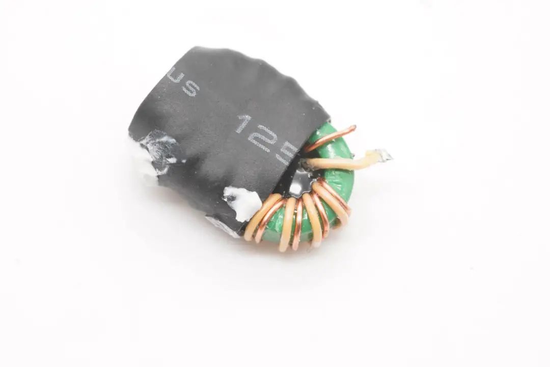 加油中国芯！拆解一款国产GaN器件的65W氮化镓快充