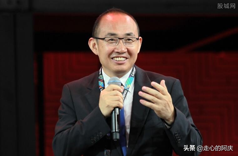 在国内捞金16亿，却捐哈佛6个亿的那个潘石屹，终于还是跑路了