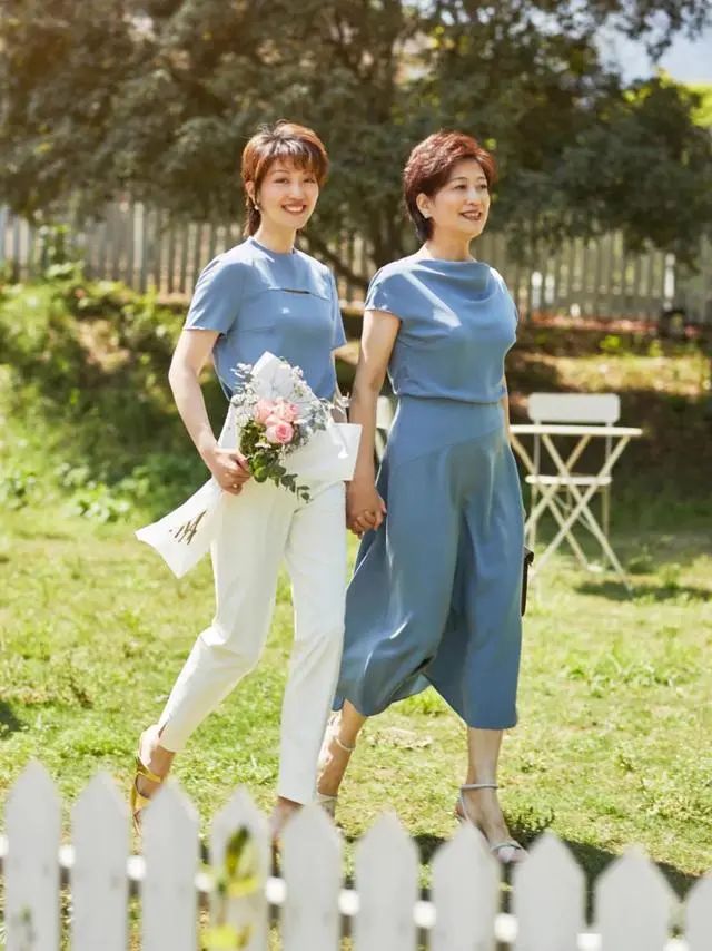 六十岁的女人，裙子该怎么选好？教你4个技巧，合身显瘦又时髦