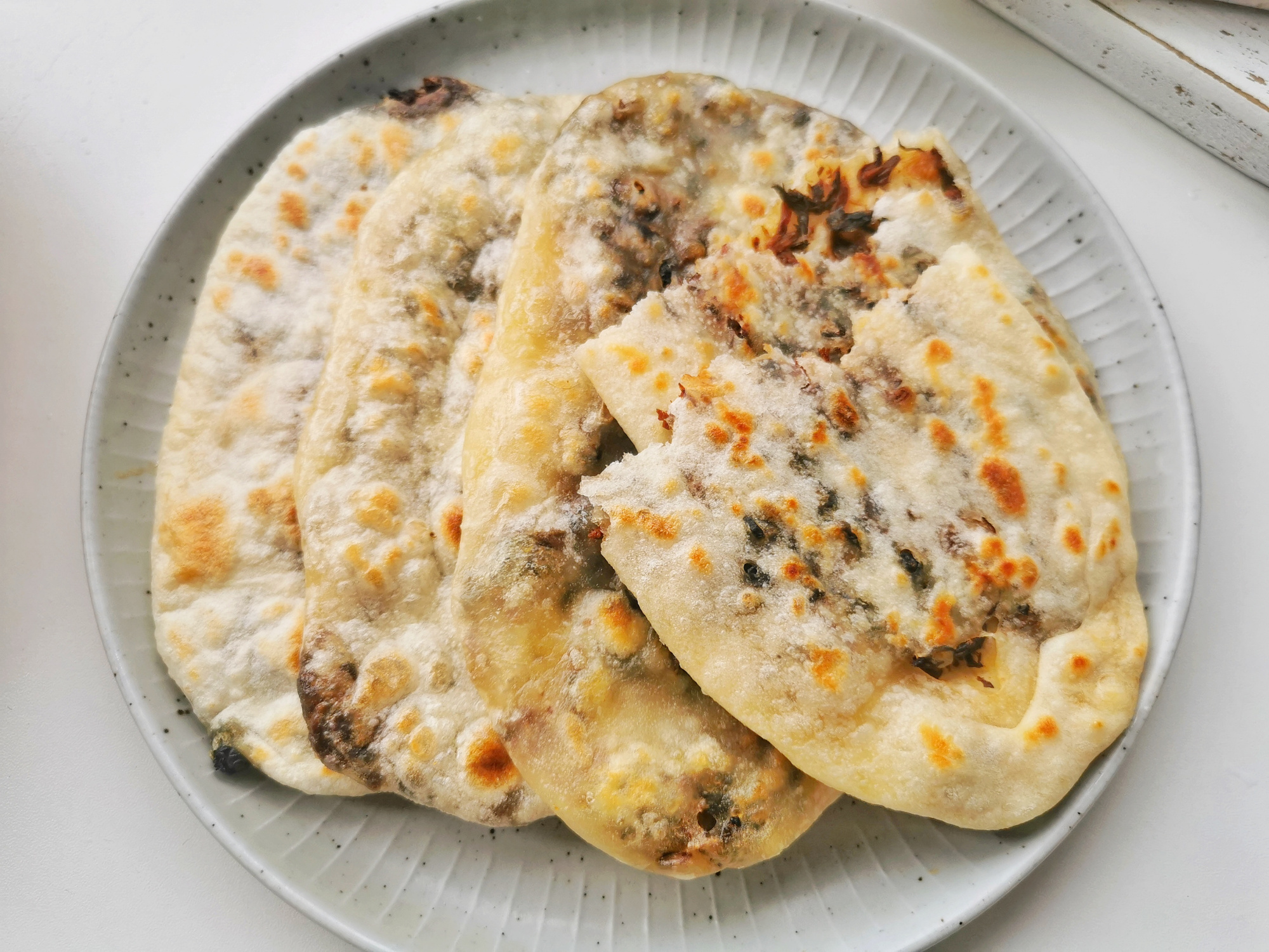 吃了会上瘾的梅干菜饼，不需要发面，不需要油酥，又香又脆真好吃