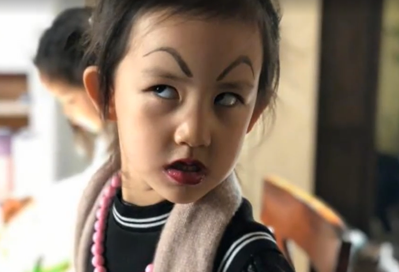 黃磊曬多妹為姐姐加油語，錯字引人發笑，多多氣質成熟優雅像媽媽