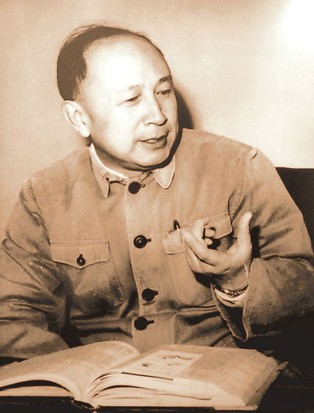 完全不懂原子弹的钱学森，凭什么享受着比开国