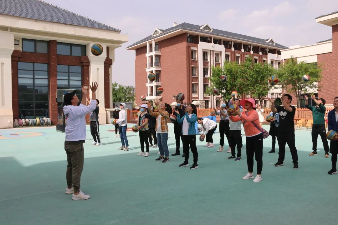 英迪國(guó)際幼兒園“大手拉小手 歡樂總動(dòng)員”春季親子運(yùn)動(dòng)會(huì)圓滿結(jié)束