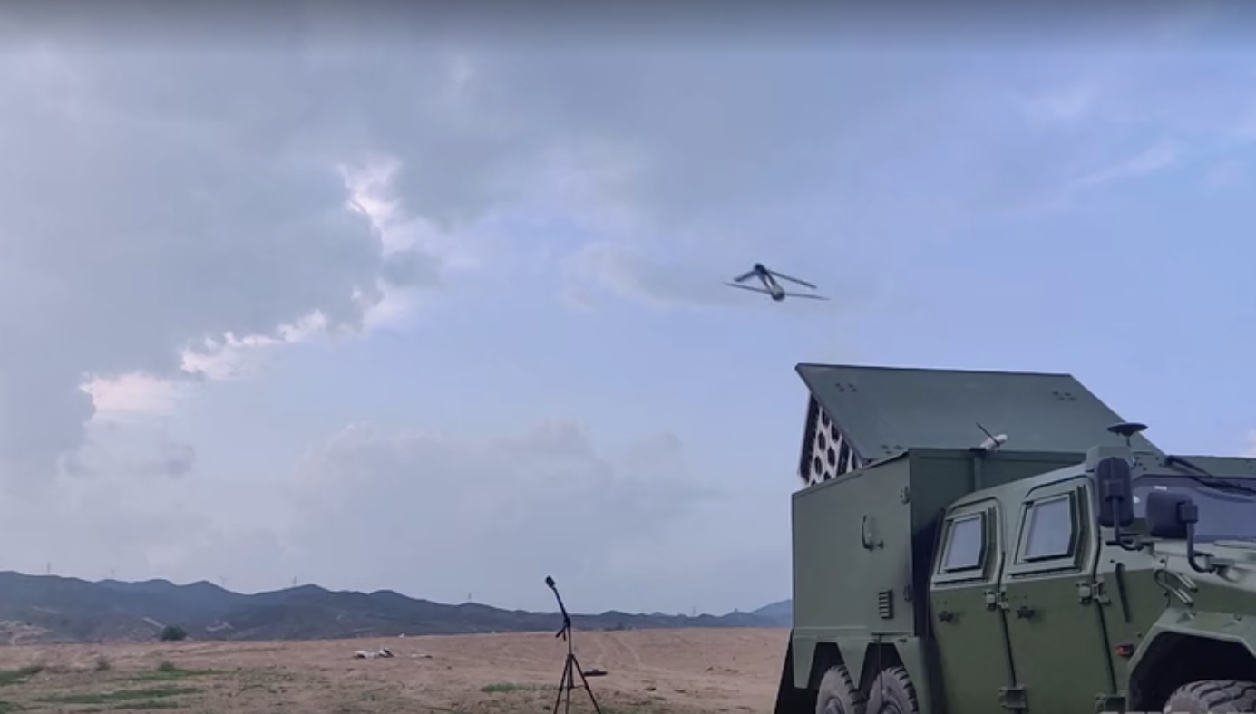 国产蜂群系统再次亮相，一次发射200架！美国人：令人毛骨悚然