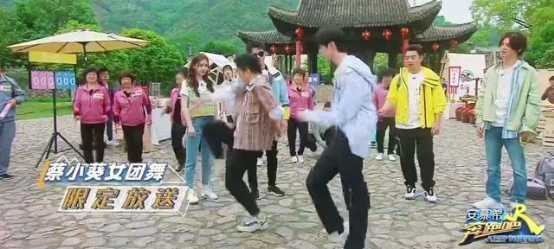 《奔跑吧》蔡小葵出任导游，不料遭“暴打”，