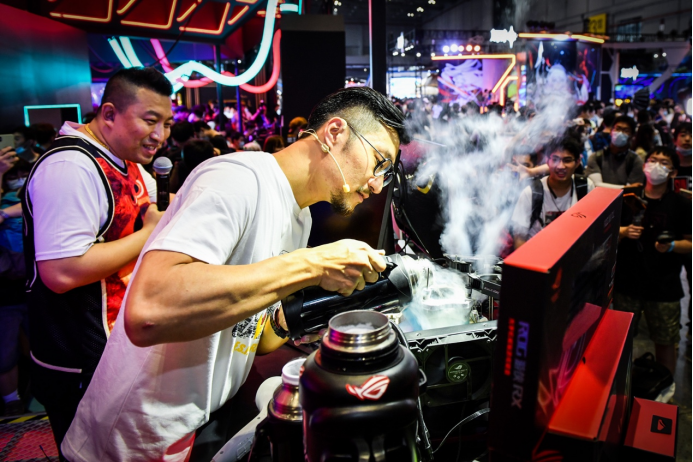 CF对抗赛+液氮超频 华硕主板引爆BW2021