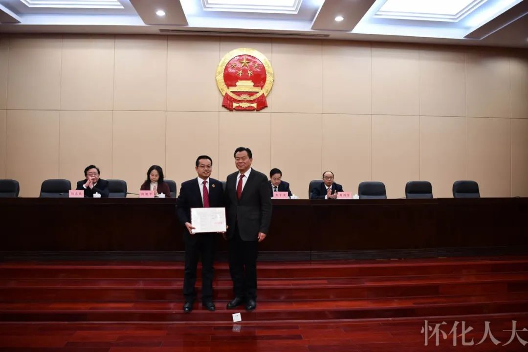 ​市五届人大常委会举行第四十次会议