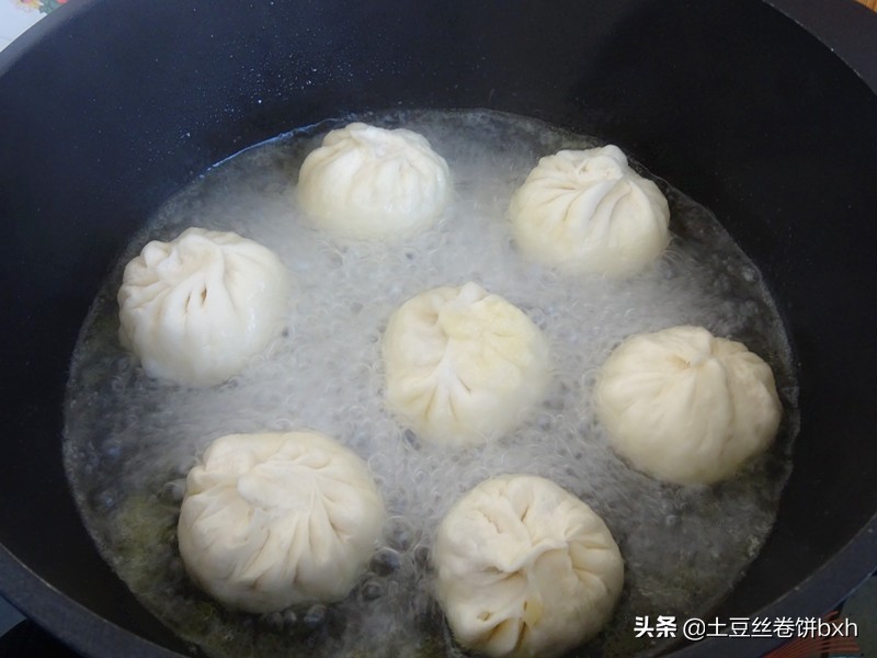 秋天，这馅做包子就水煎，暄软焦脆又营养，几天不吃就馋得慌