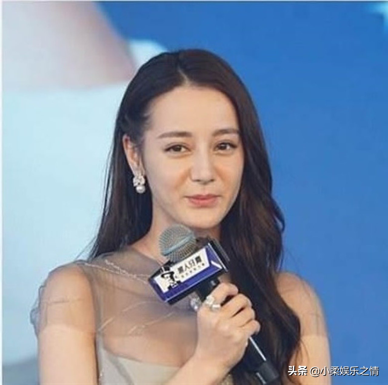 迪丽热巴零修图照片，劳累样揭成名付出的巨大代价